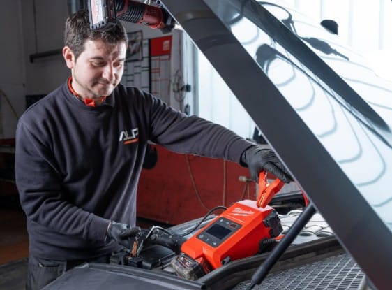 Milwaukee M18 JS2000 apukäynnistin - Image 2