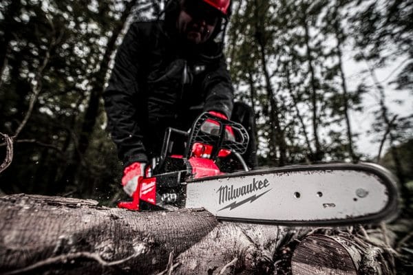 Milwaukee M18 FCHS Fuel Akkuketjusaha 40 cm laipalla - Image 2