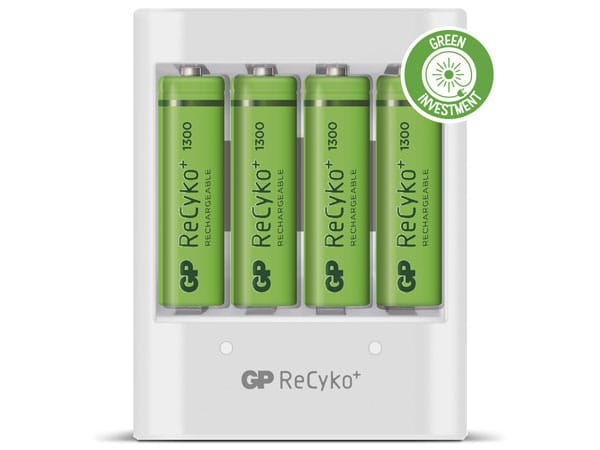 GP Laturi ja 4 kpl GP ReCyko 1300 mAh AA-akkuja U411USB130EFR-2GB4/USB